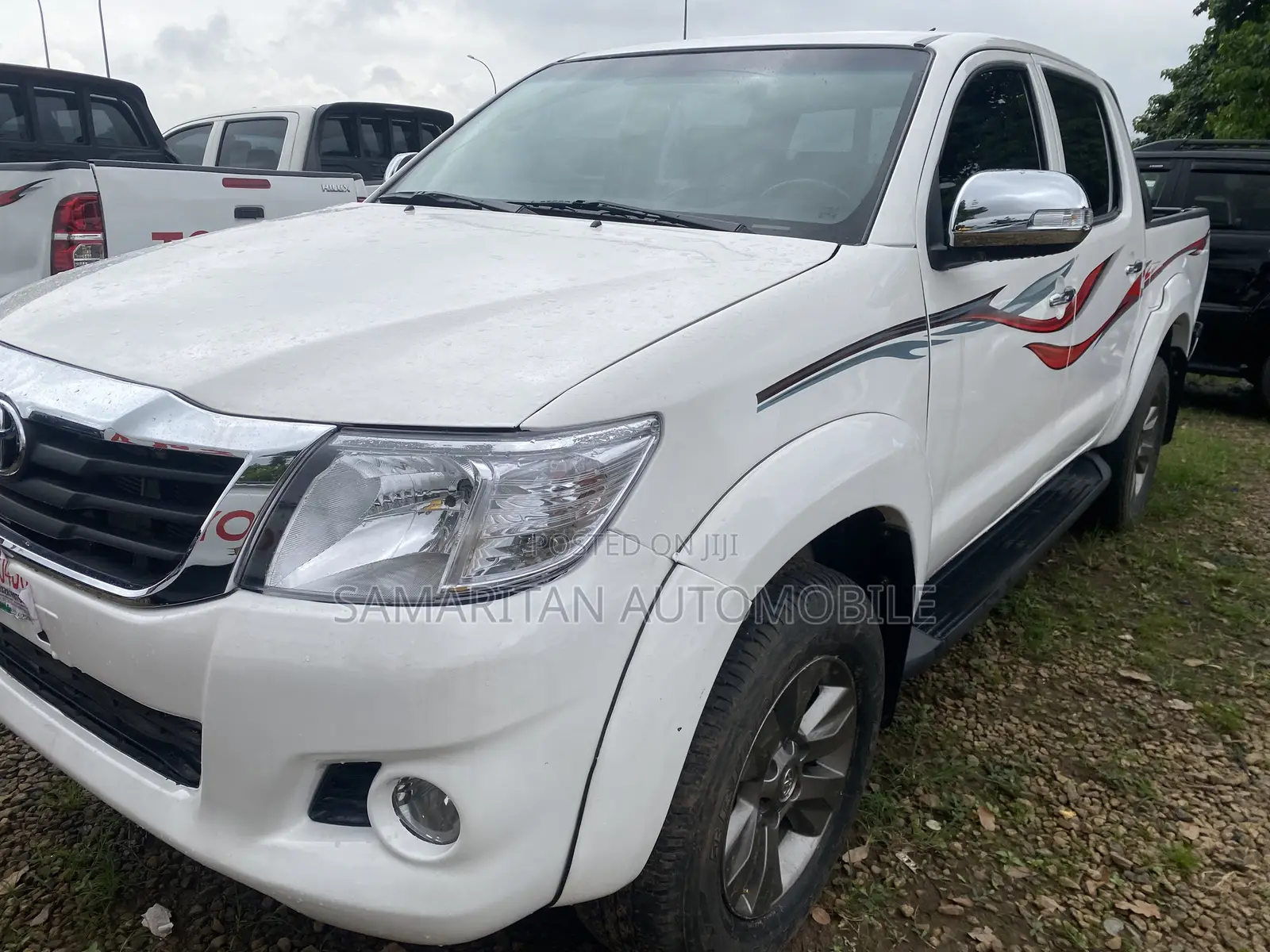Toyota Hilux SR 4x4 2013 White
