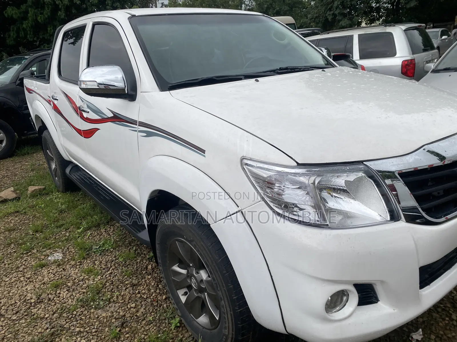 Toyota Hilux SR 4x4 2013 White
