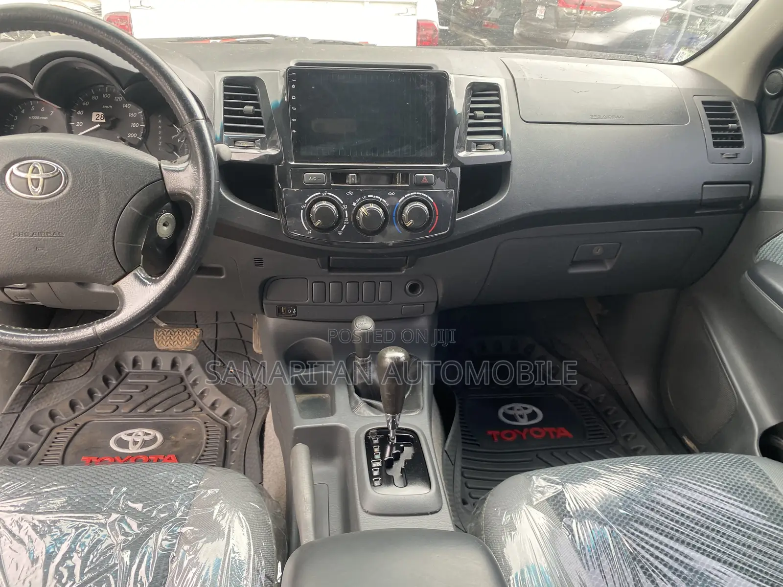 Toyota Hilux SR 4x4 2013 White
