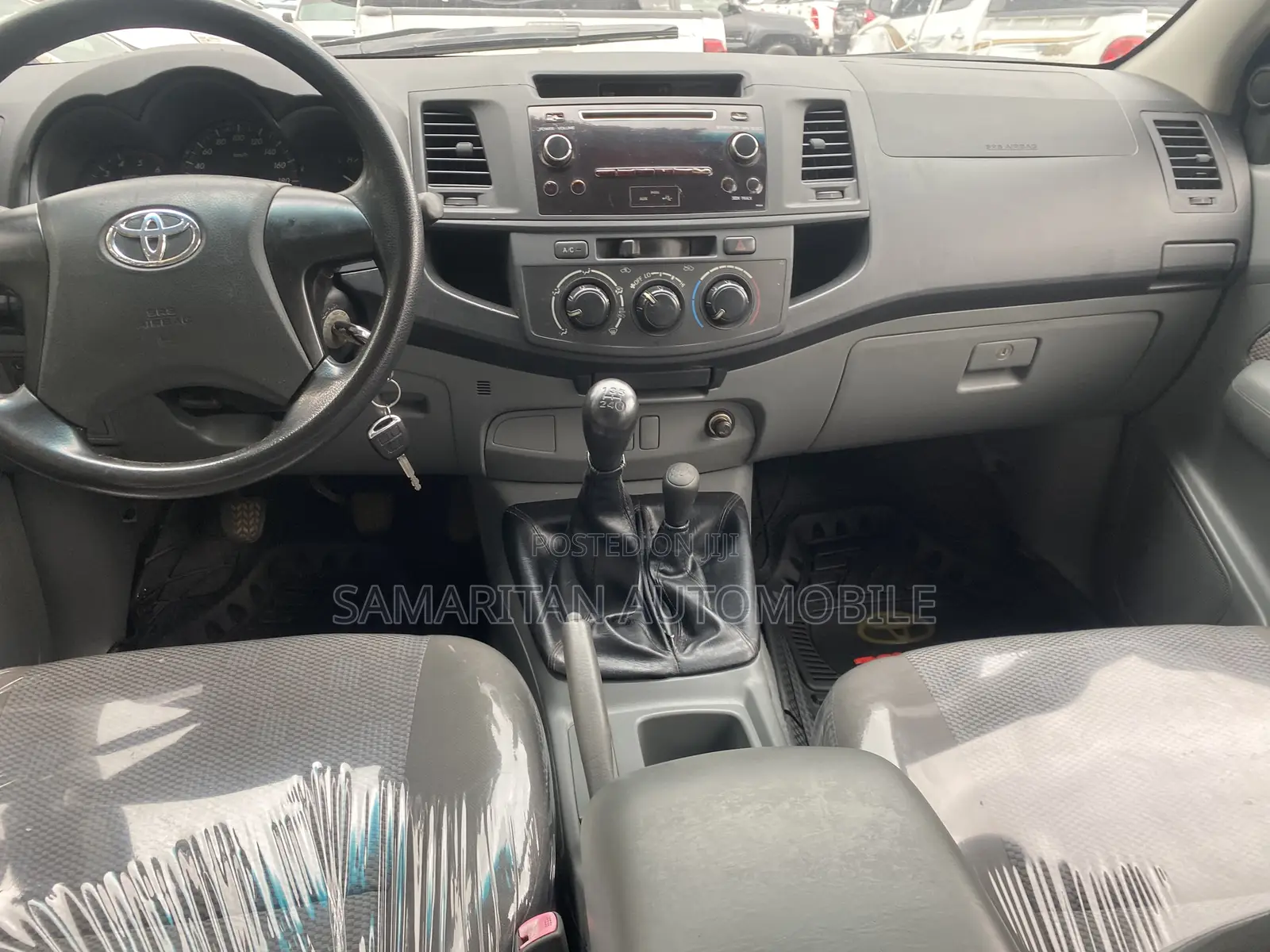 Toyota Hilux SR 4x4 2014 White