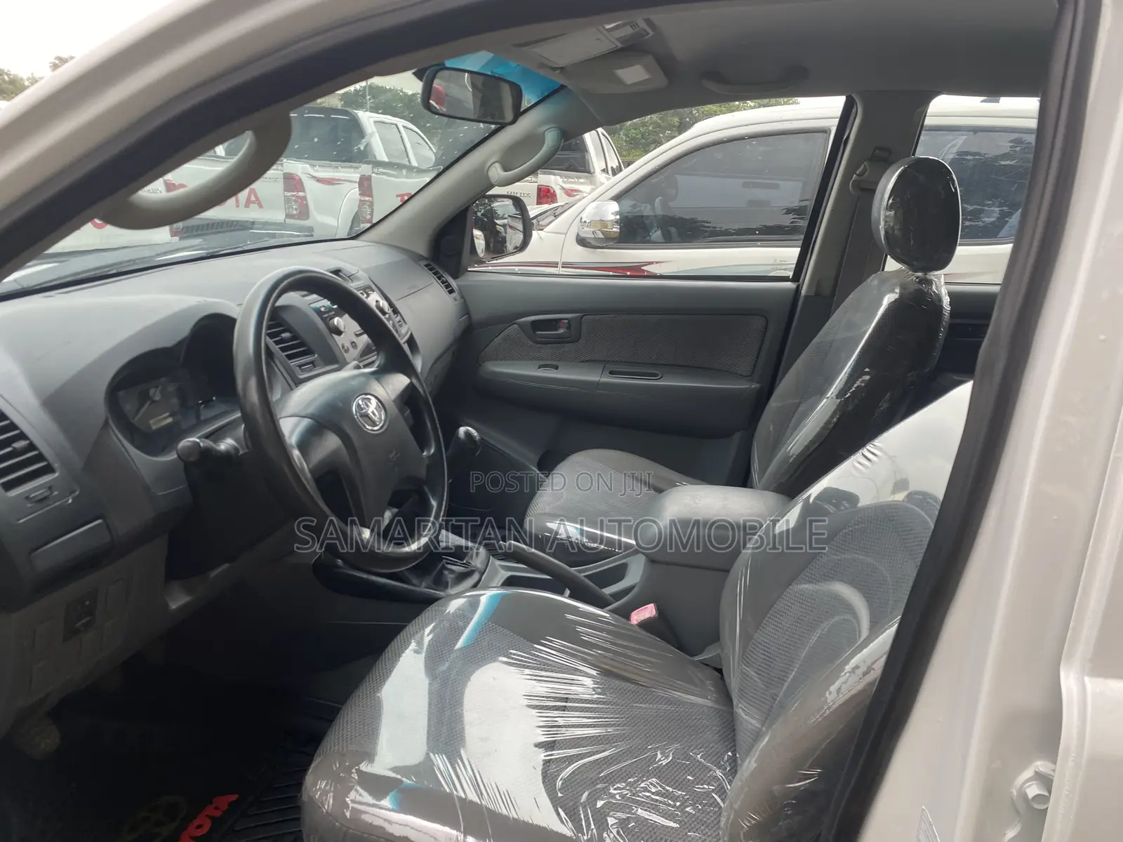 Toyota Hilux SR 4x4 2014 White