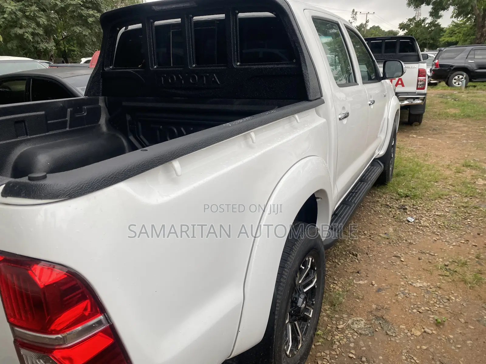 Toyota Hilux SR 4x4 2014 White