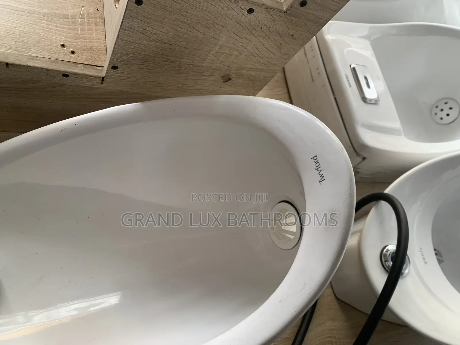Twyford Wall-Mounted Ceramic Urinal