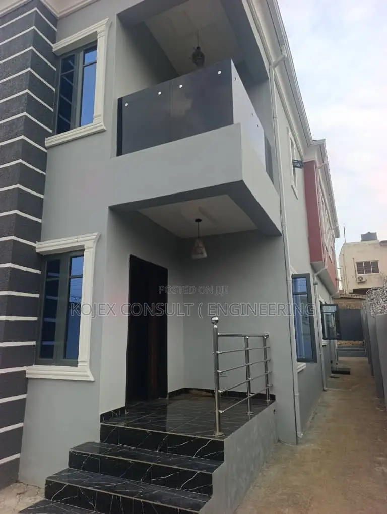 5bdrm Duplex in Ogba for sale