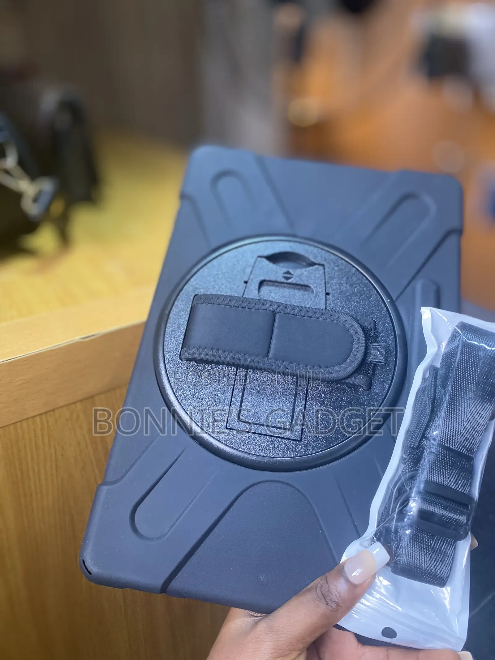 Heavy-Duty Protective Case for a Tablet, Likely a Samsung Galaxy Tab