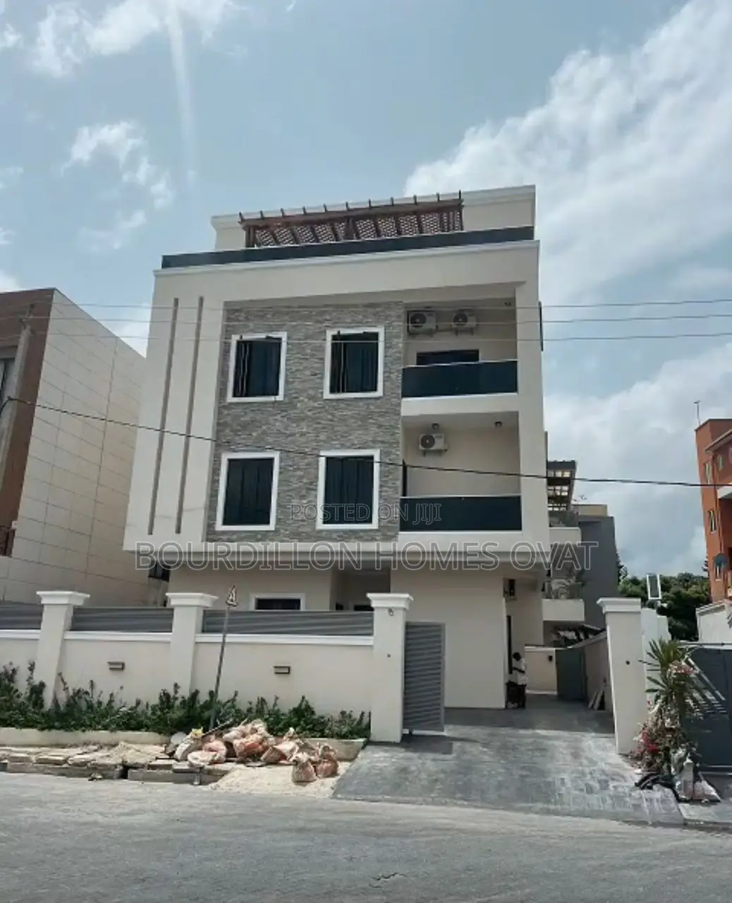 6bdrm Apartment in Lekki Phase 1 for sale