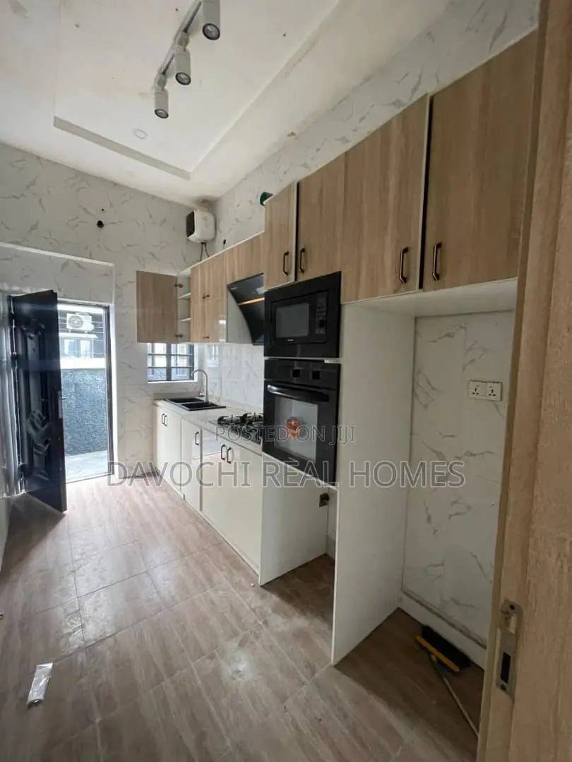 4bdrm Duplex in Ikota for rent