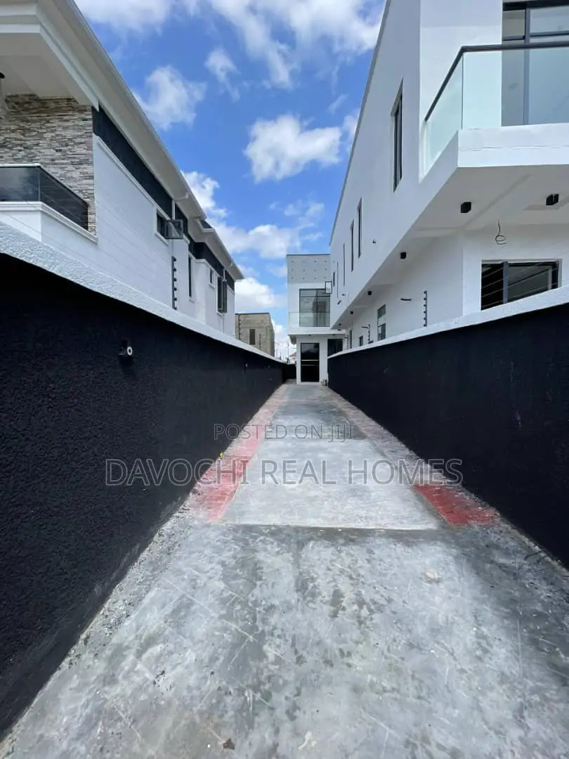 4bdrm Duplex in Ikota for rent