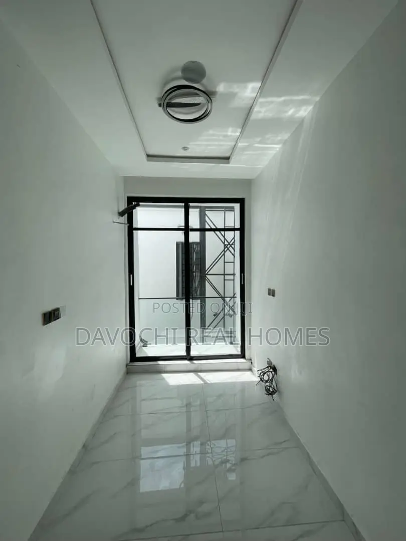 4bdrm Duplex in Ikota for rent