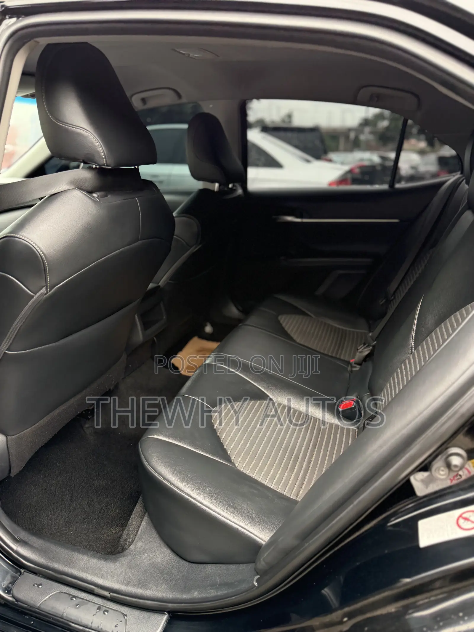 Toyota Camry SE FWD (2.5L 4cyl 8AM) 2018 Black