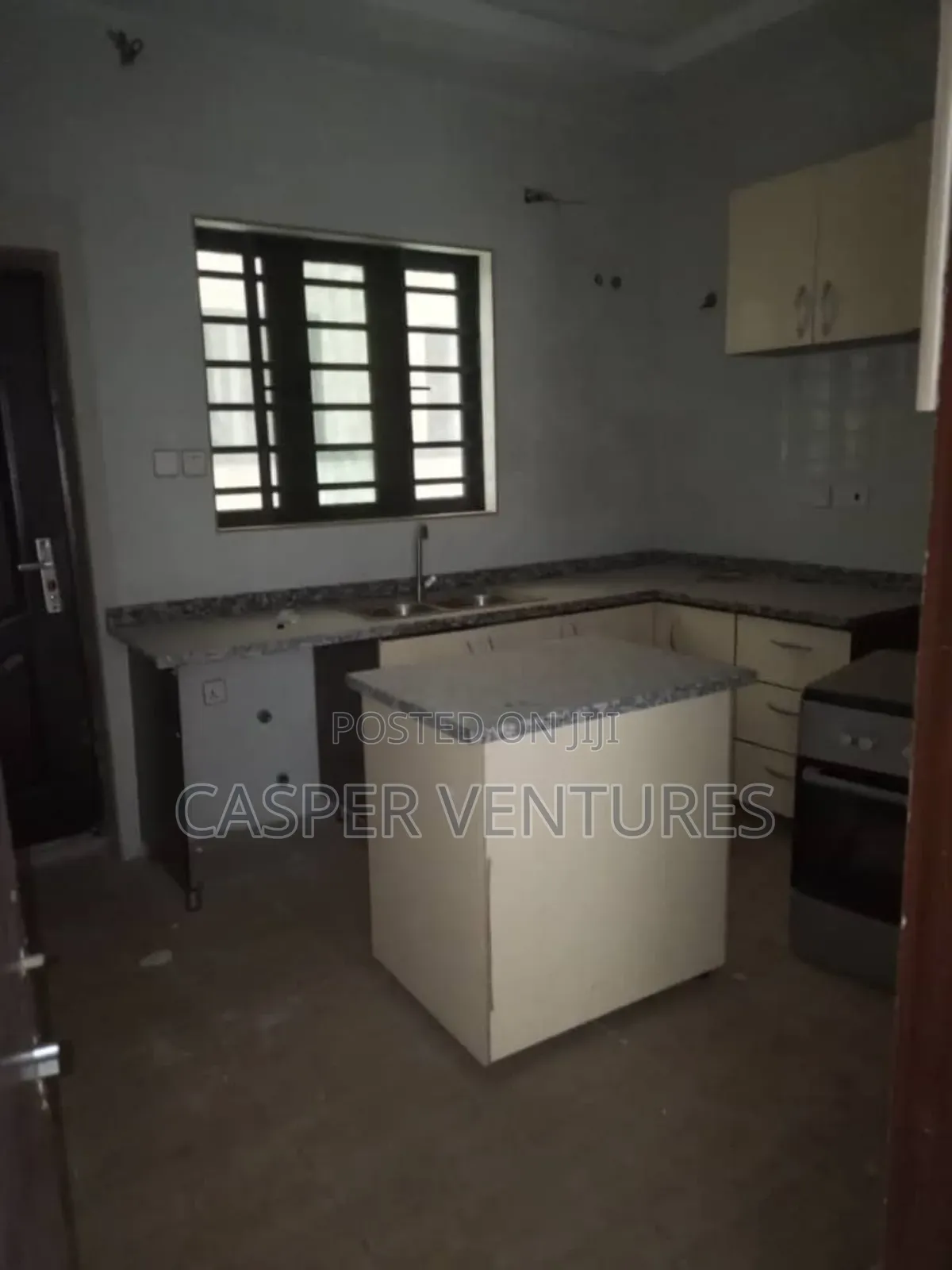 4bdrm Duplex in White, Ologolo for sale