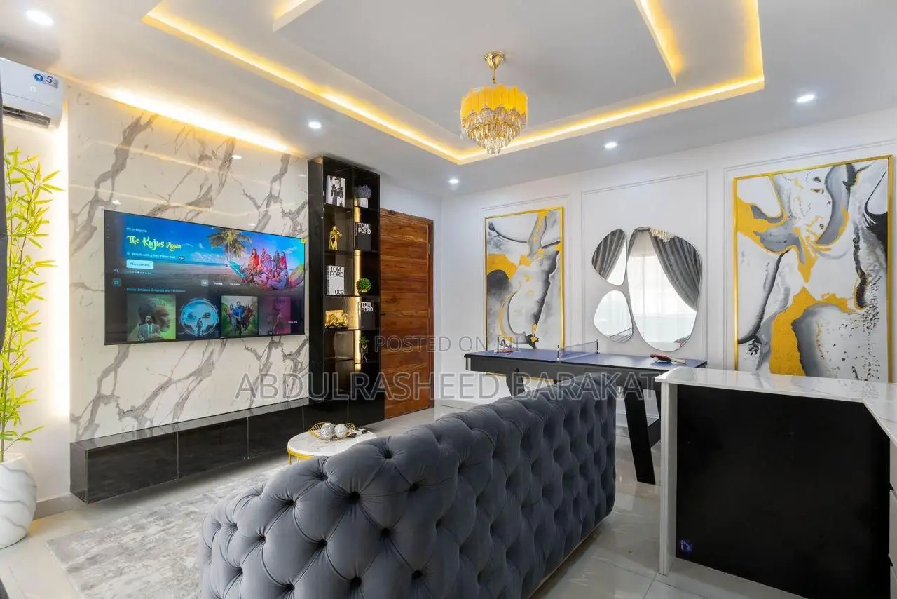 Aesthetically Pleasing One Bedroom Apartment Pool Snooker Table Tennis