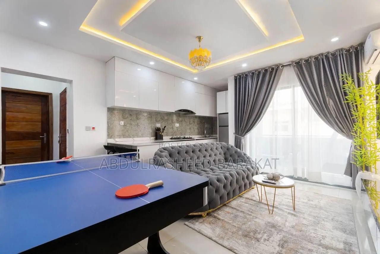 Aesthetically Pleasing One Bedroom Apartment Pool Snooker Table Tennis
