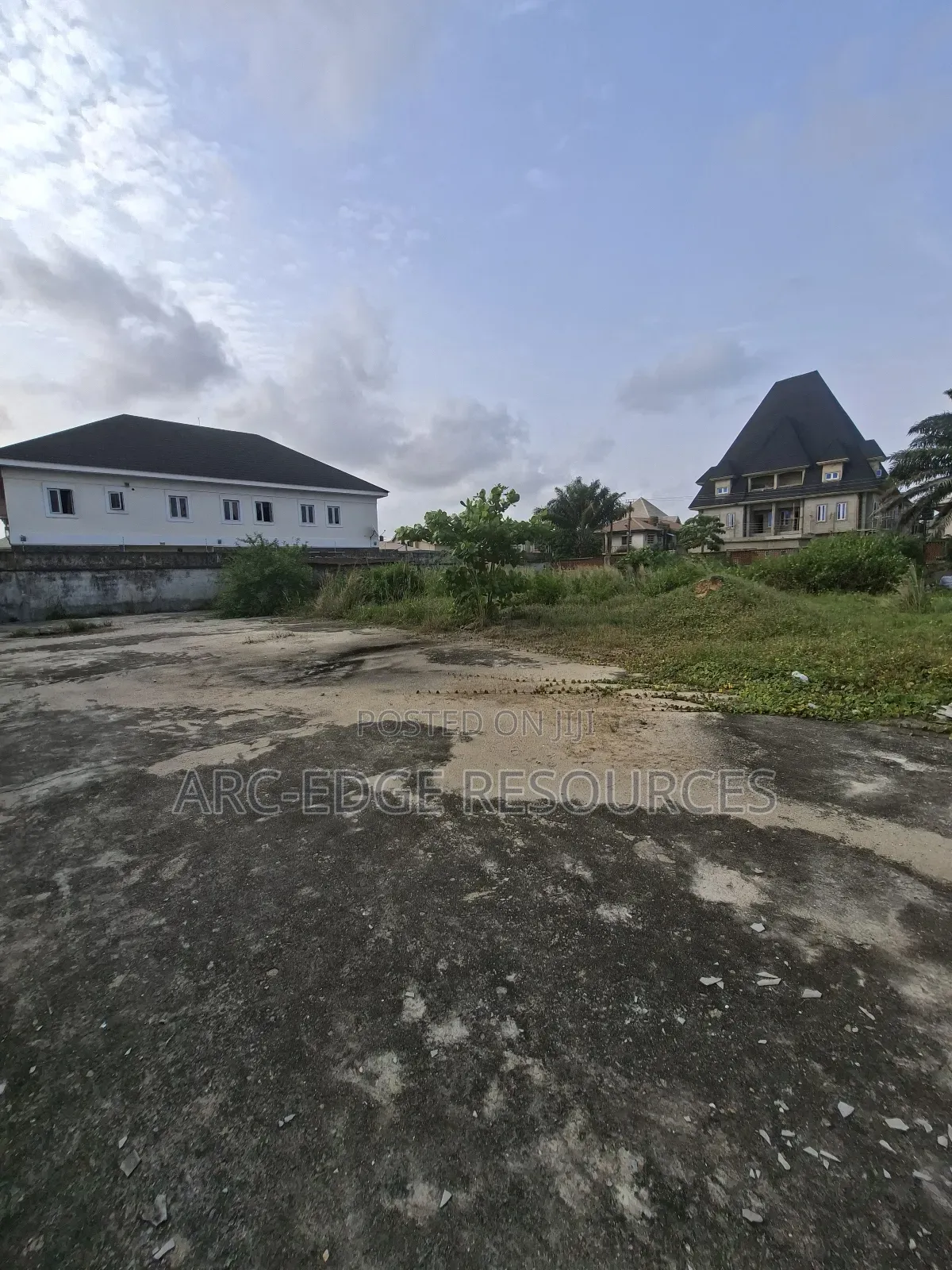 Cornerpiece 1400sqm Land for Commercial Residential Use