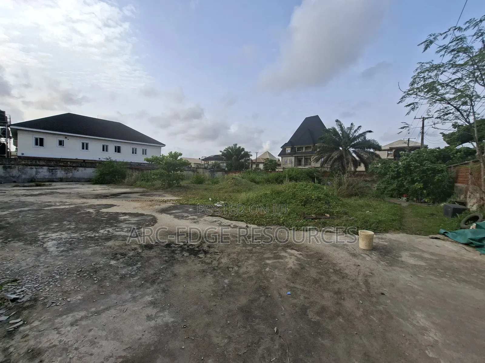 Cornerpiece 1400sqm Land for Commercial Residential Use