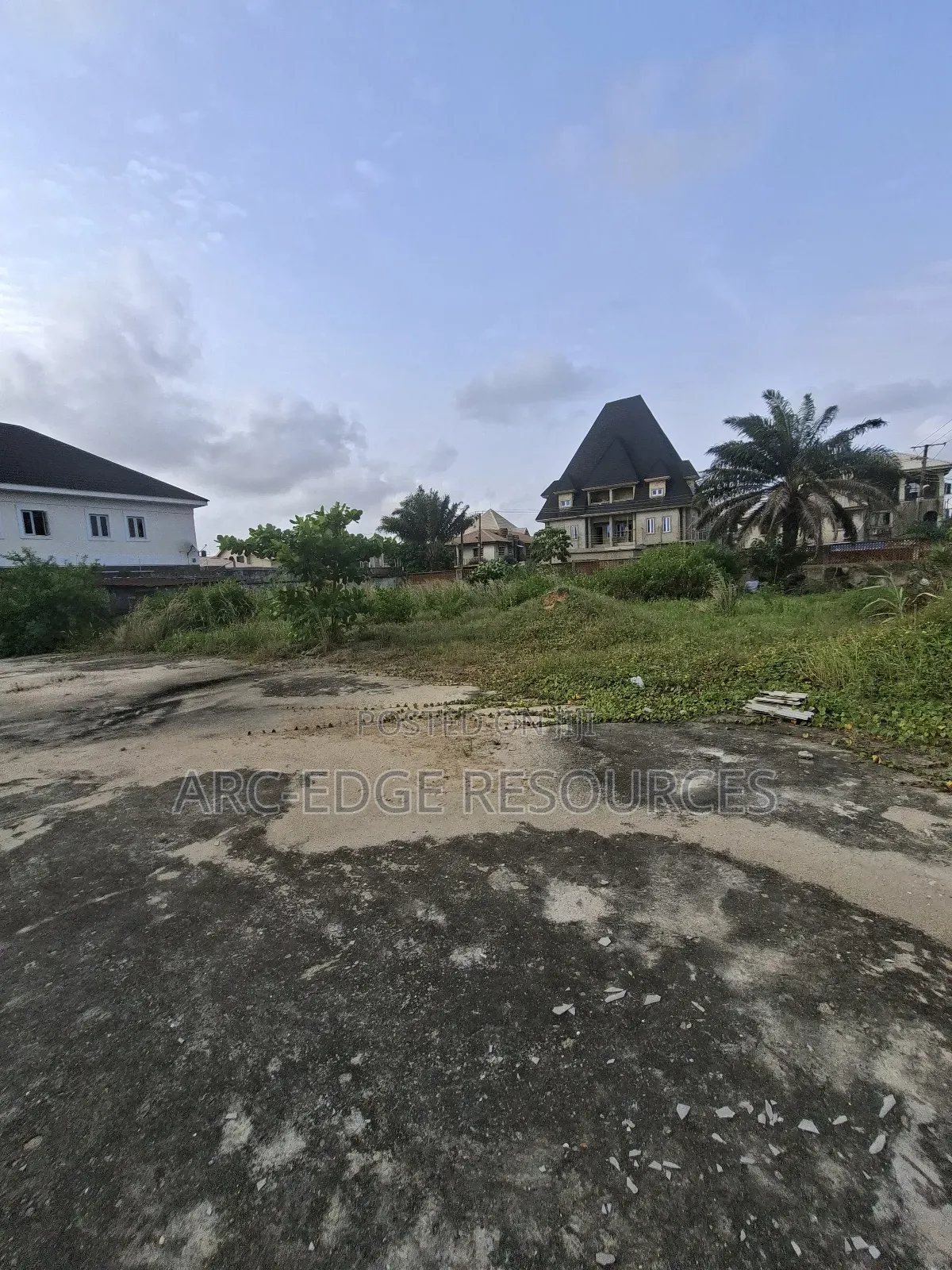 Cornerpiece 1400sqm Land for Commercial Residential Use