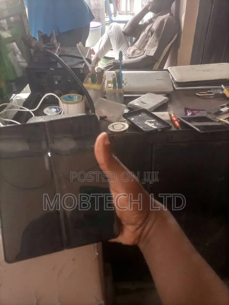 iPhone, Samsungs and All Kinds of Phones and iPads Repair Engineer