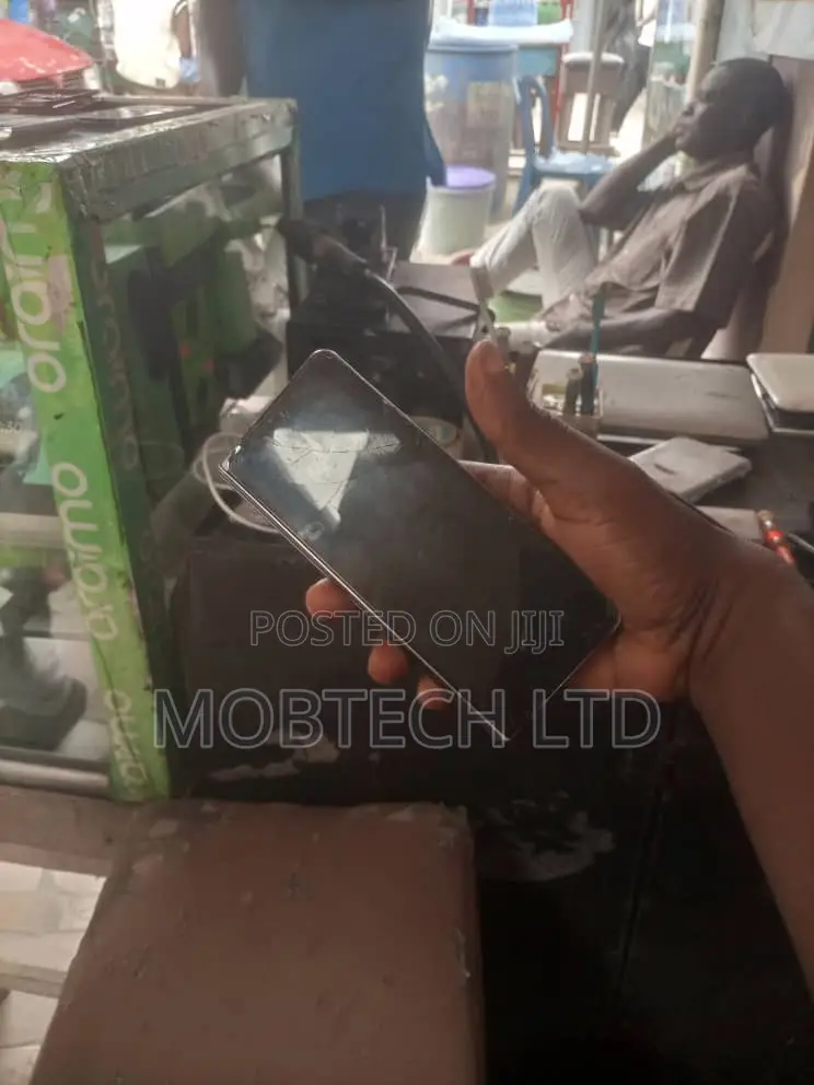 iPhone, Samsungs and All Kinds of Phones and iPads Repair Engineer