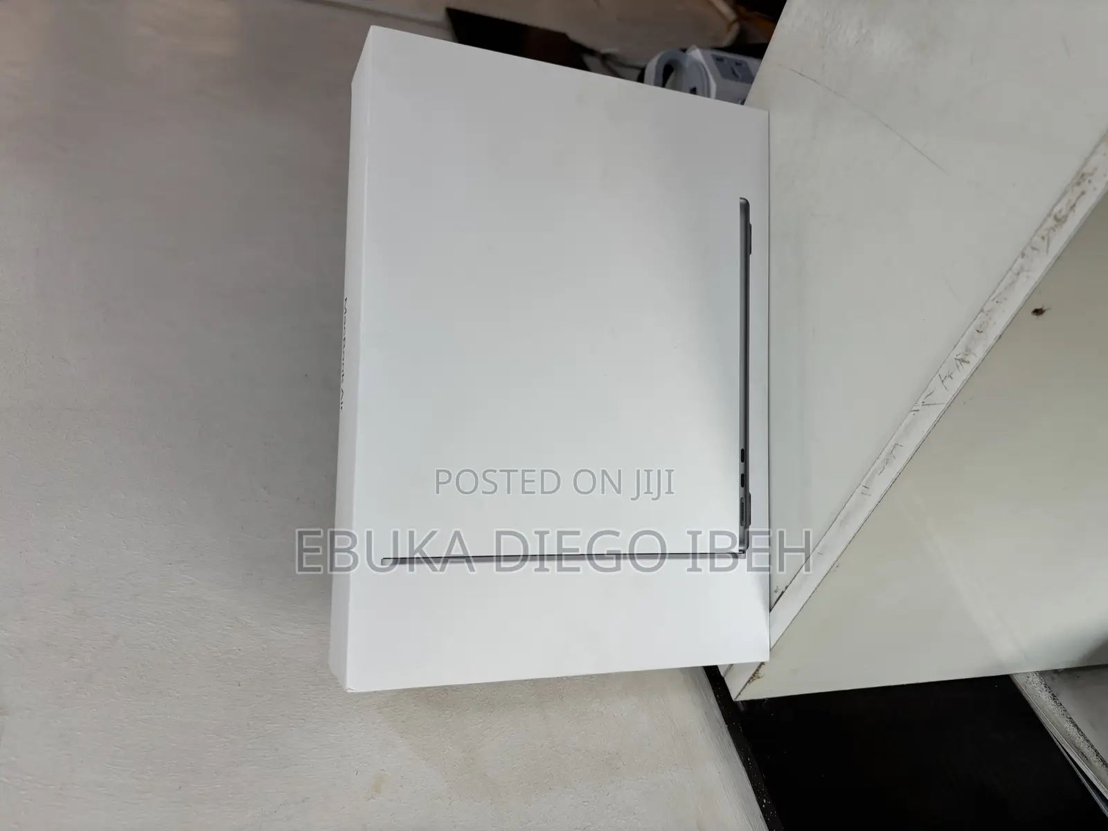 New Laptop Apple MacBook Air 2024 M3 13-Inch 16GB SSD 512GB