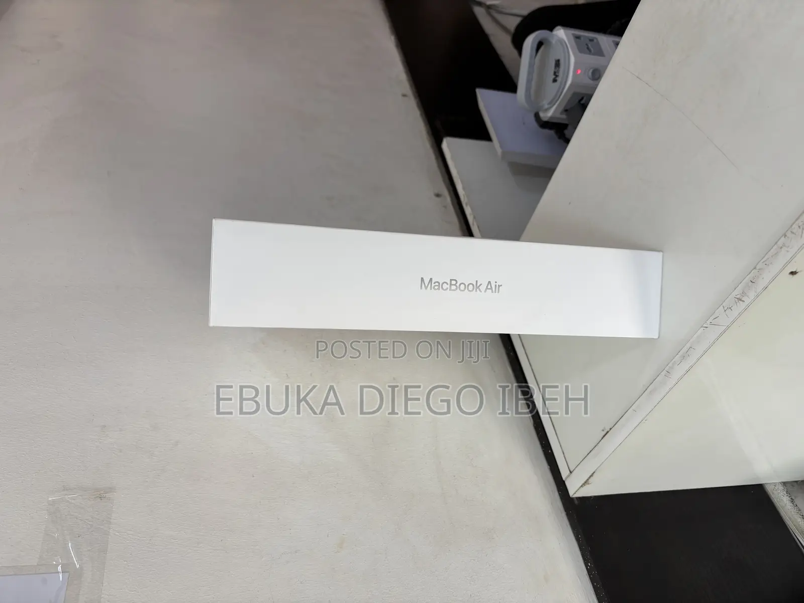 New Laptop Apple MacBook Air 2024 M3 13-Inch 16GB SSD 512GB