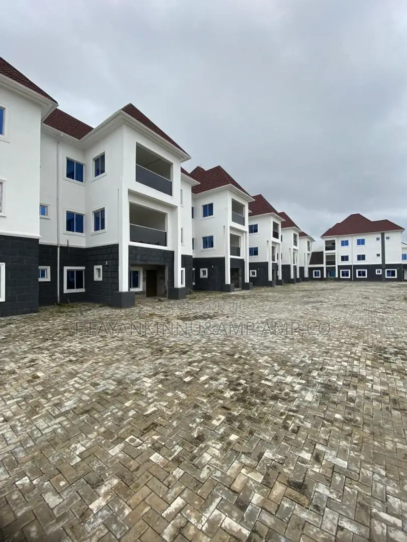 4bdrm Townhouse/Terrace in Dawaki for sale