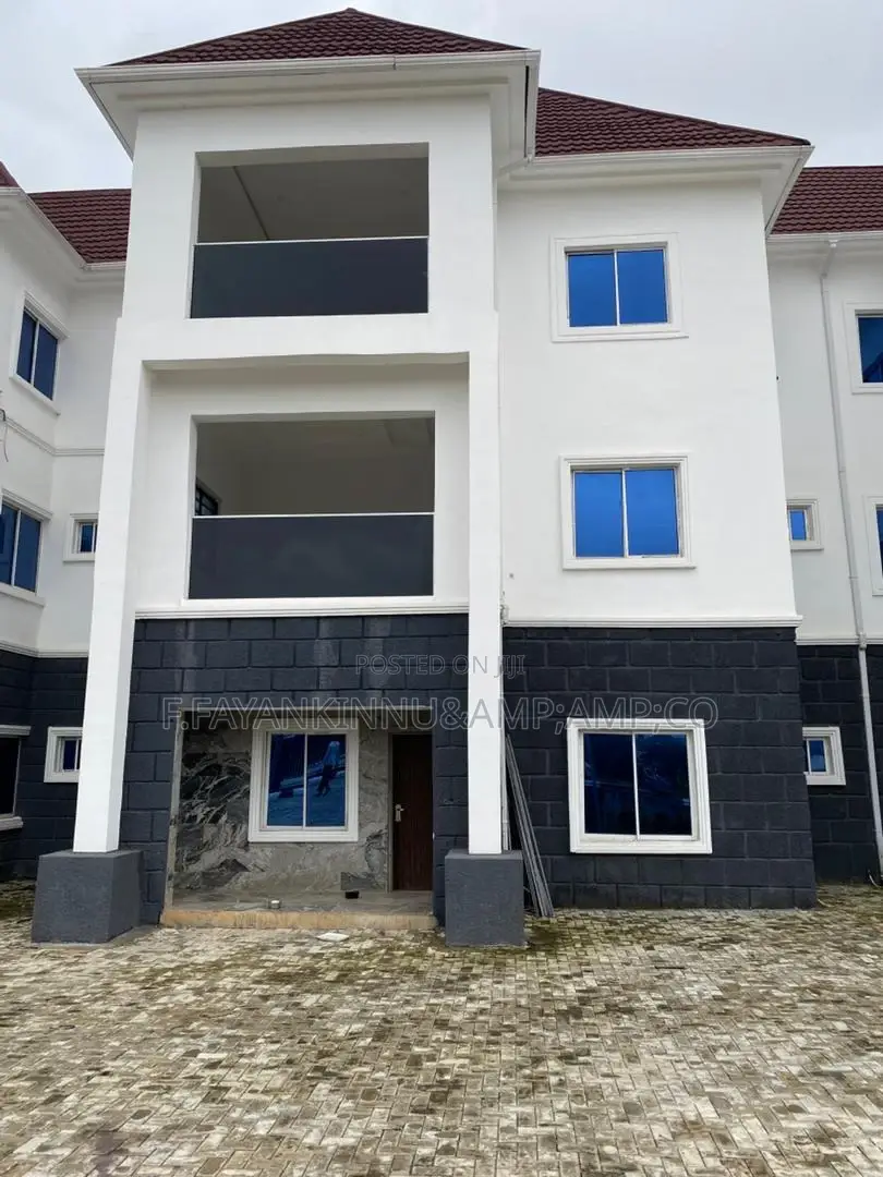 4bdrm Townhouse/Terrace in Dawaki for sale