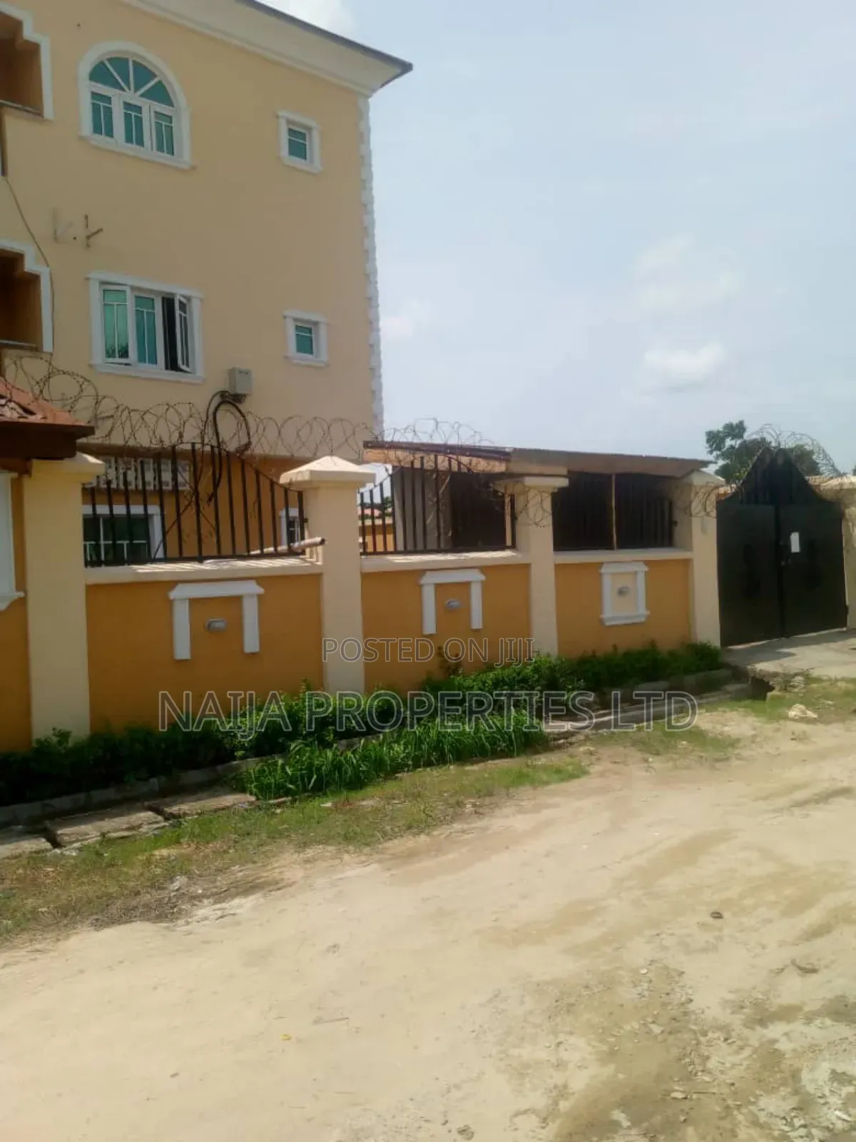 3bdrm Block of Flats in Badore, Ajah for sale