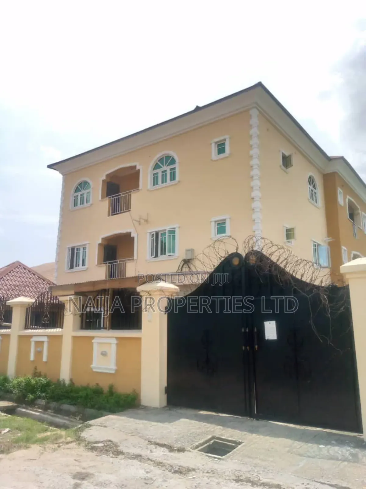 3bdrm Block of Flats in Badore, Ajah for sale