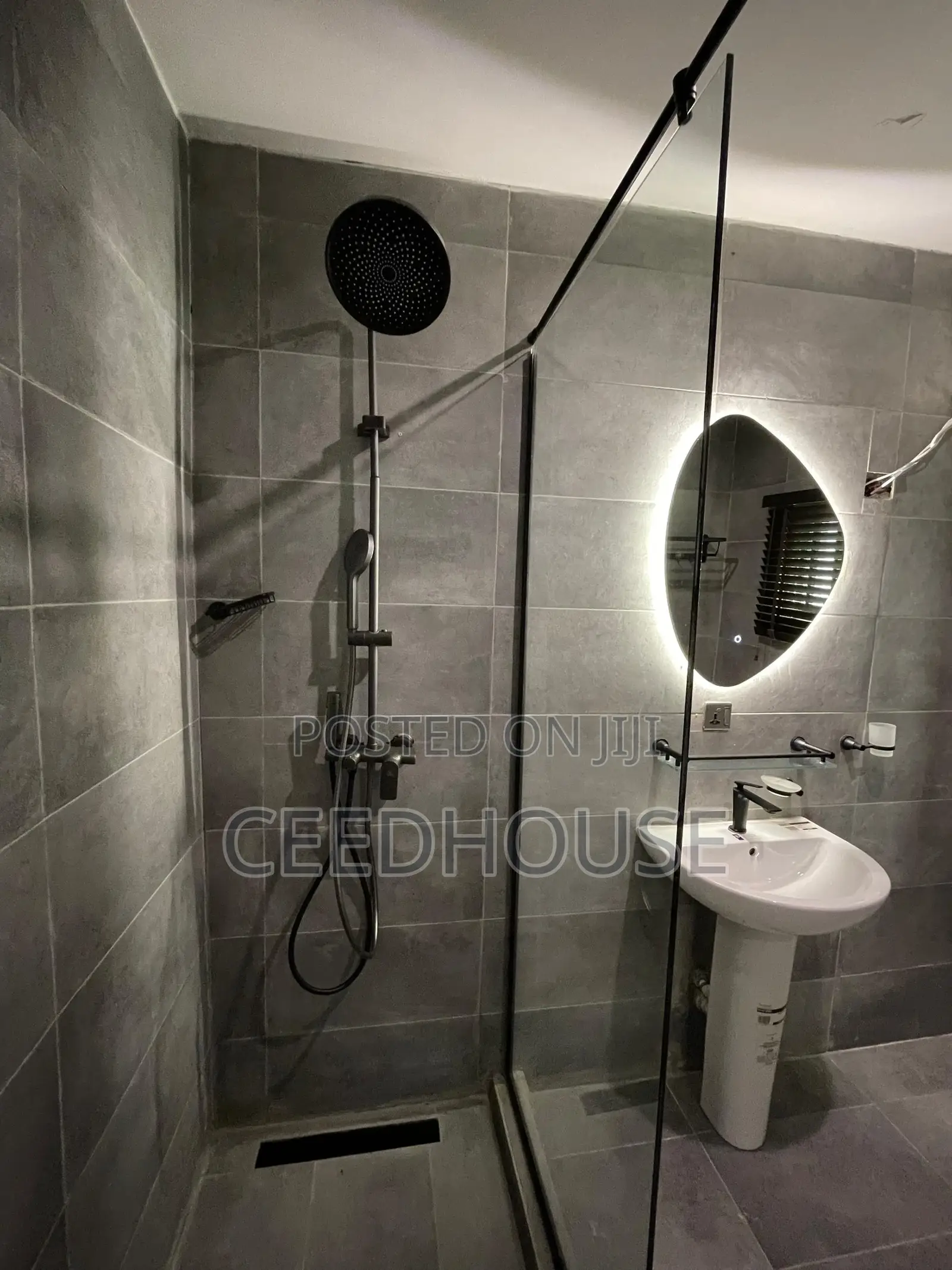 Tastefully Furnished 3 Bedrooms Apartment With Snooker