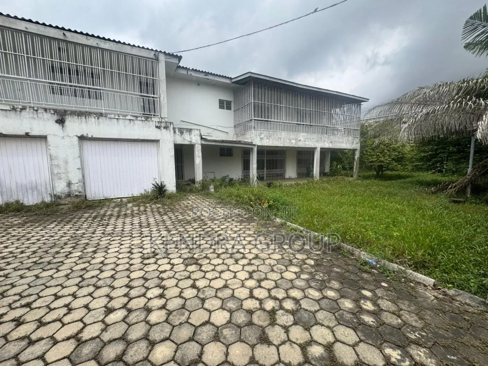 5bdrm Mansion in Adeniyi Jones, Ikeja for sale