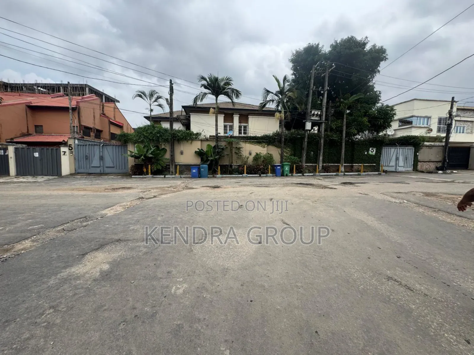 5bdrm Mansion in Adeniyi Jones, Ikeja for sale