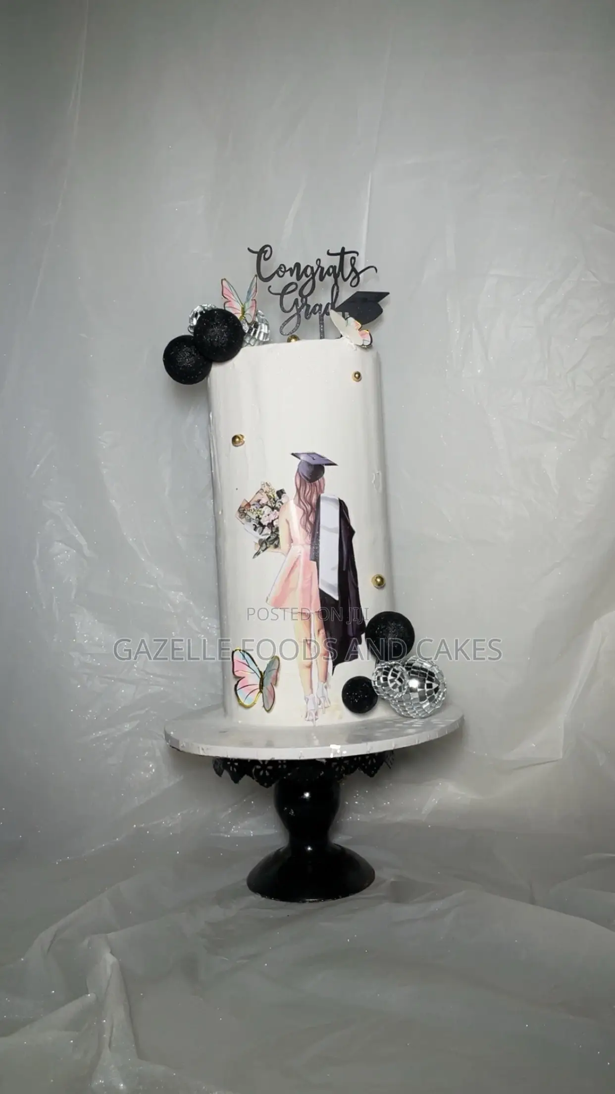 Size 7custom Made Graduation Cake With Vanilla Cream and Red Velvet