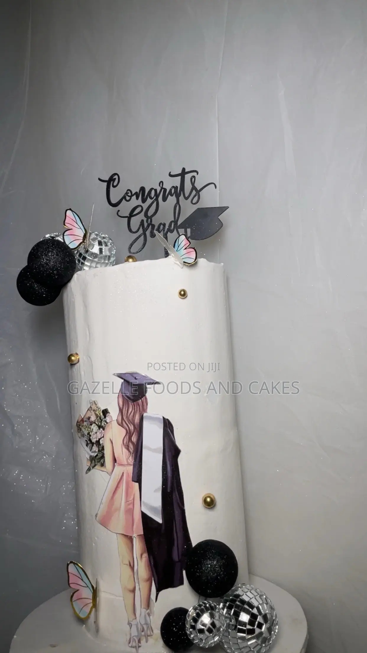 Size 7custom Made Graduation Cake With Vanilla Cream and Red Velvet