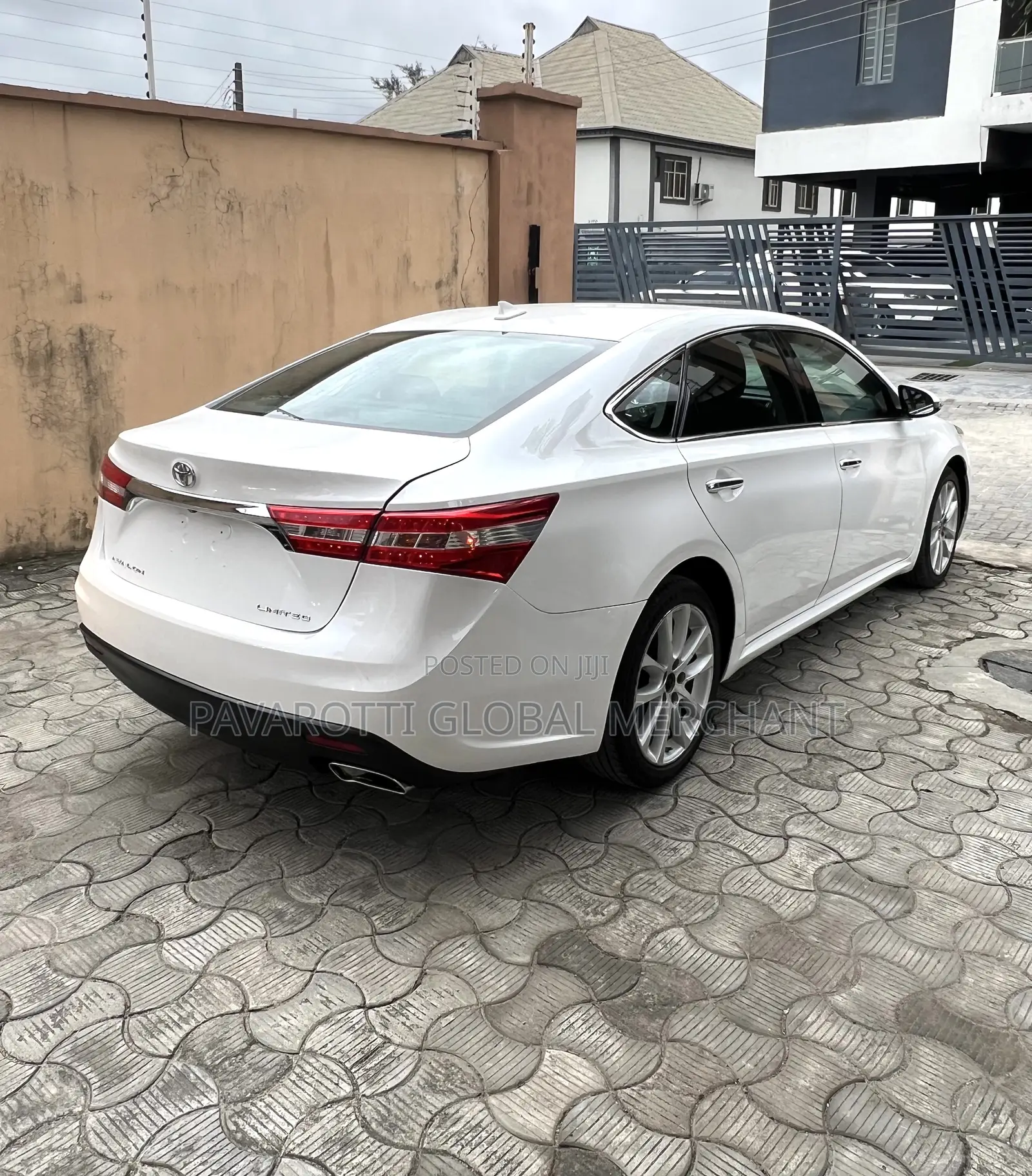 Toyota Avalon Limited 4dr Sedan (3.5L 6cyl 6A) 2014 White