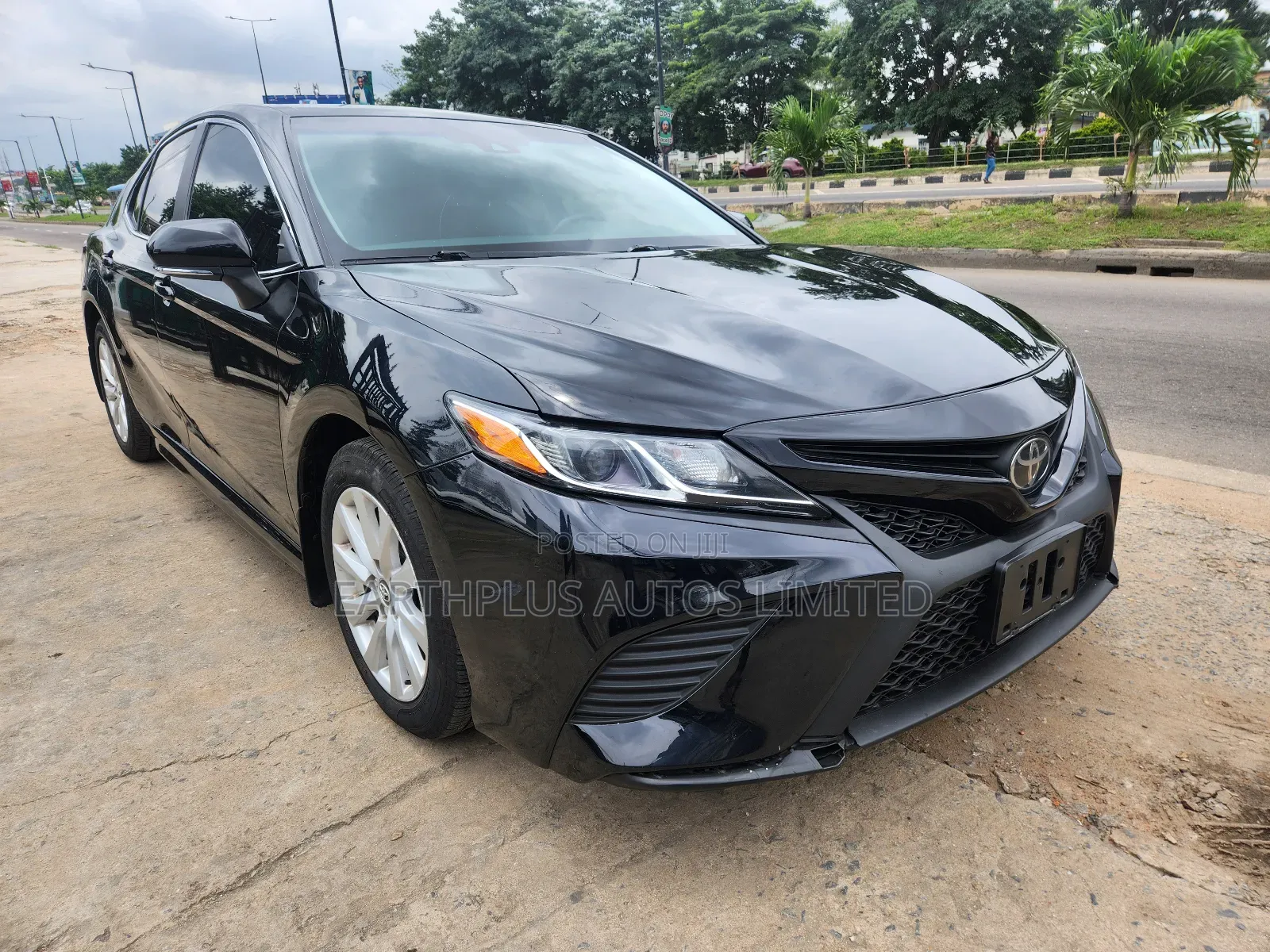 Toyota Camry SE FWD (2.5L 4cyl 8AM) 2018 Black