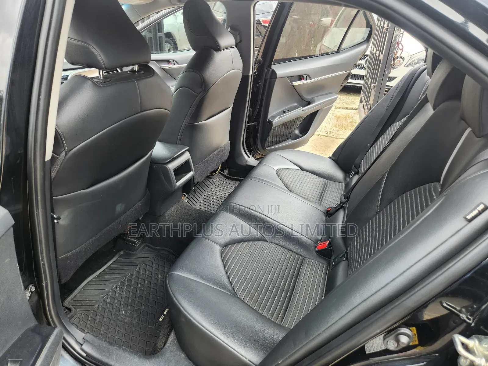Toyota Camry SE FWD (2.5L 4cyl 8AM) 2018 Black