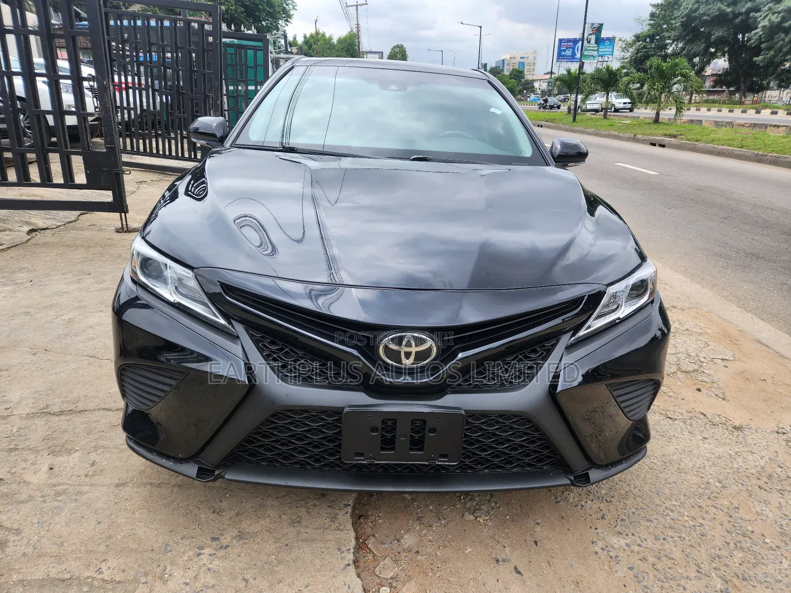 Toyota Camry SE FWD (2.5L 4cyl 8AM) 2018 Black