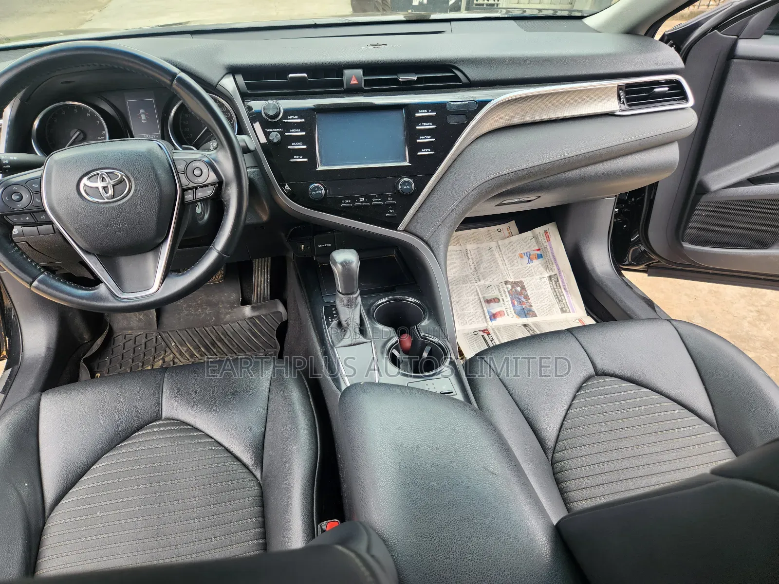 Toyota Camry SE FWD (2.5L 4cyl 8AM) 2018 Black