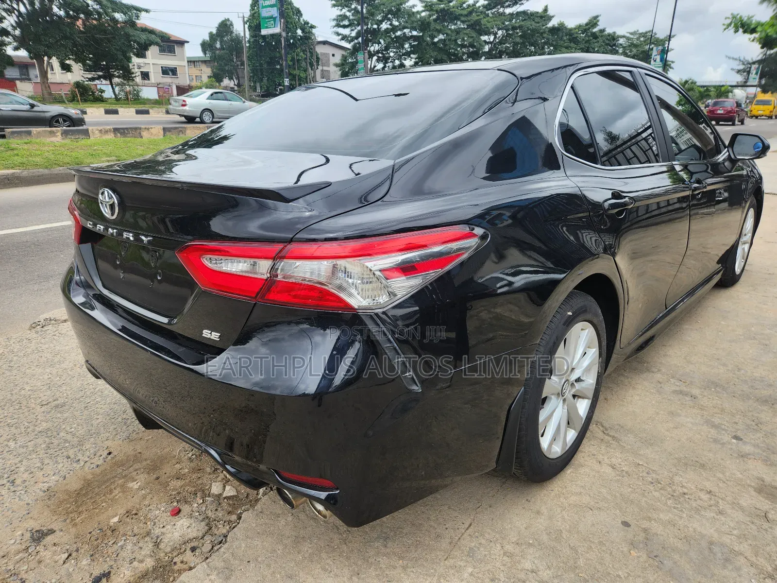 Toyota Camry SE FWD (2.5L 4cyl 8AM) 2018 Black