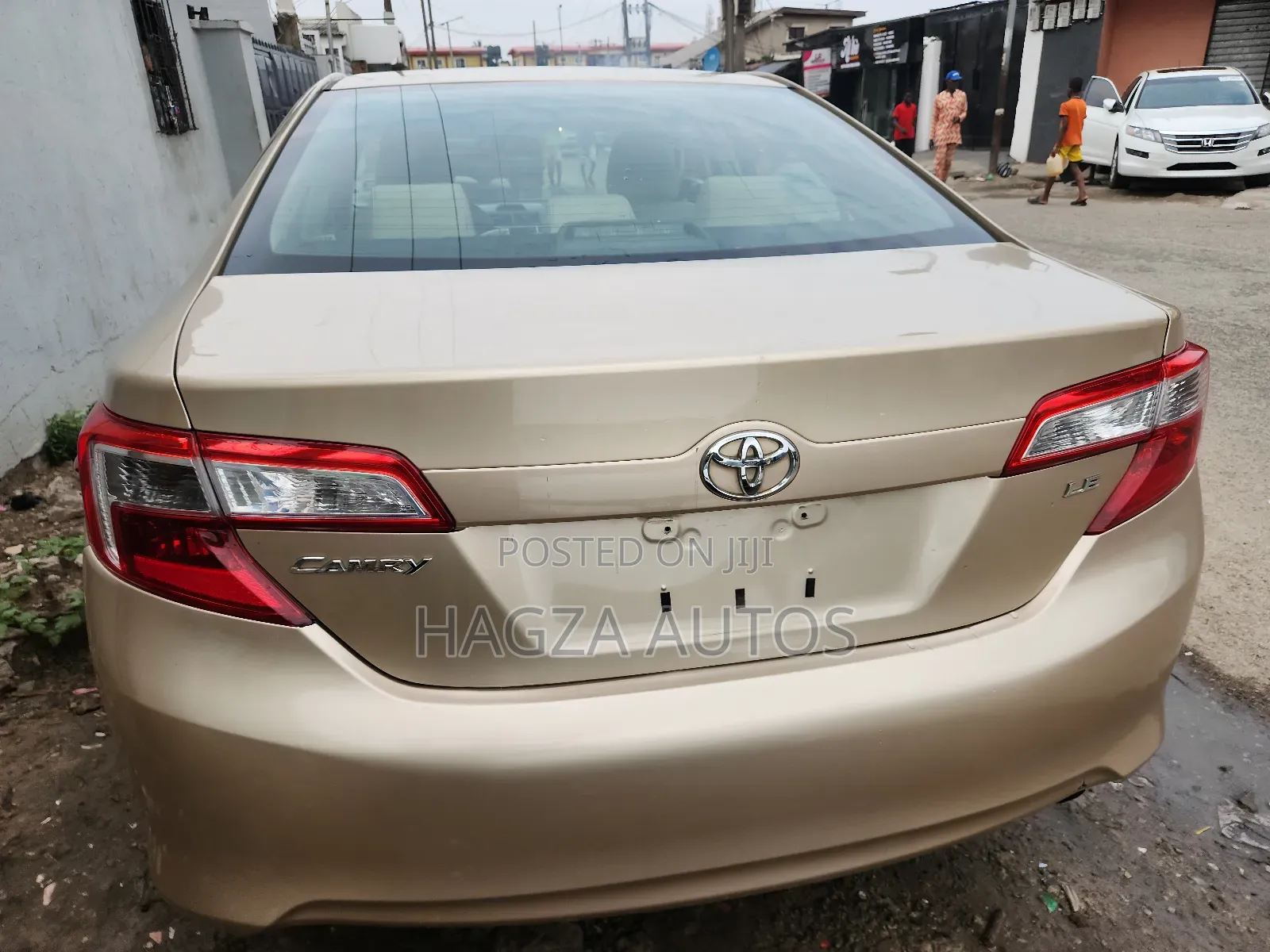 Toyota Camry LE 4dr Sedan (2.5L 4cyl 6A) 2012 Gold