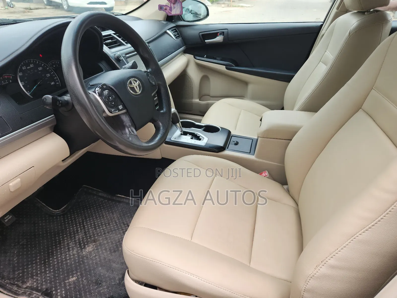 Toyota Camry LE 4dr Sedan (2.5L 4cyl 6A) 2012 Gold