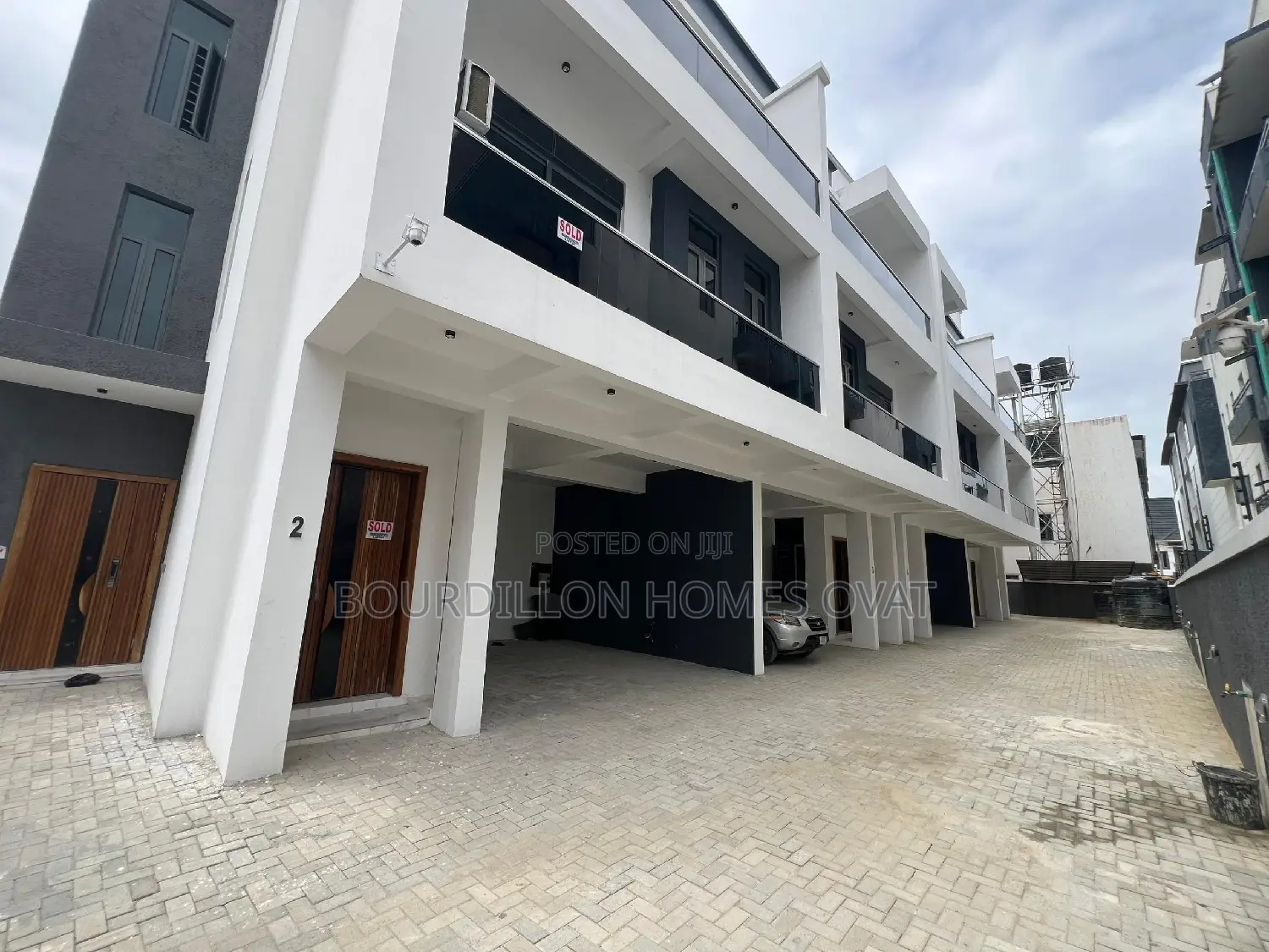 4bdrm Duplex in Ologolo for sale