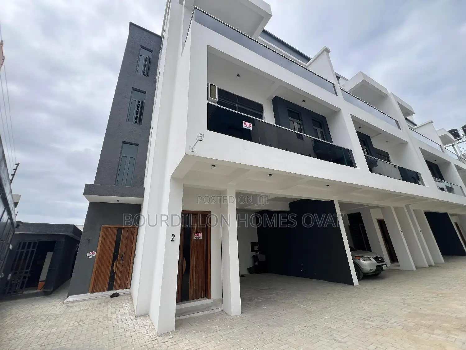 4bdrm Duplex in Ologolo for sale