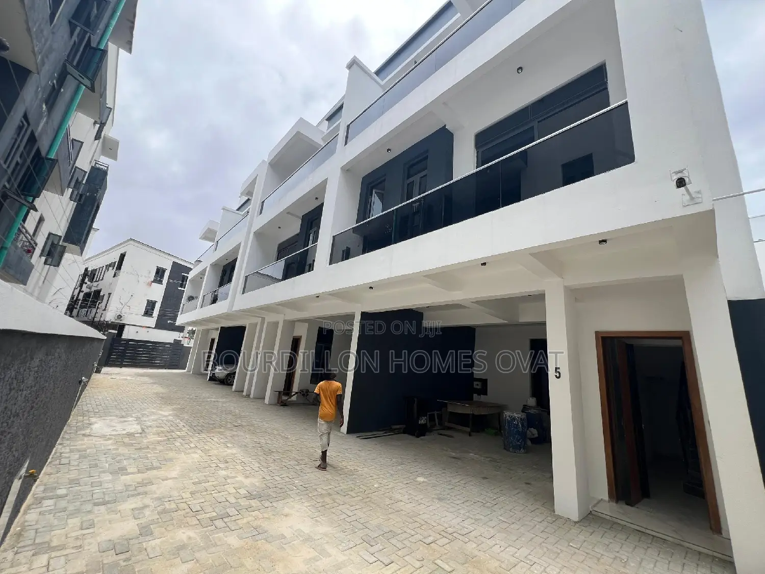 4bdrm Duplex in Ologolo for sale