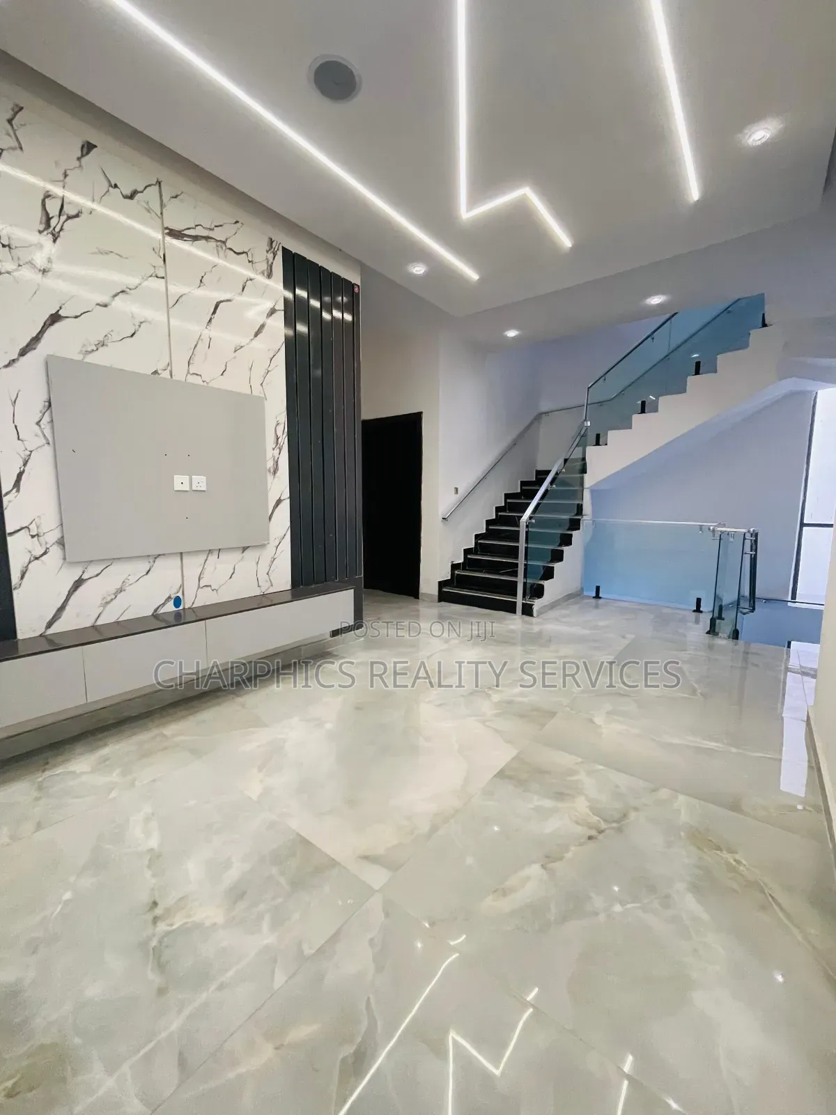 5bdrm Duplex in Osapa london for sale