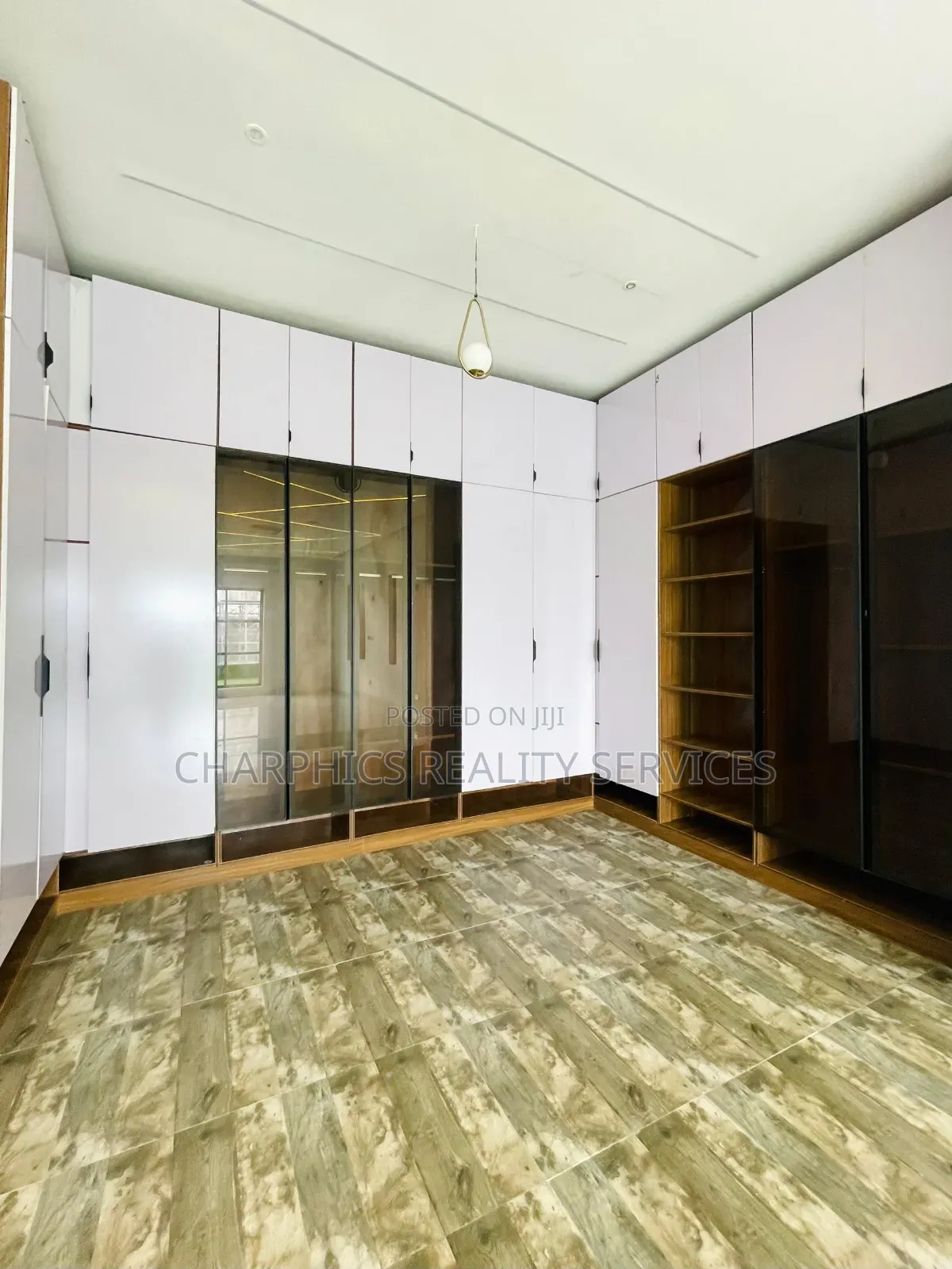 5bdrm Duplex in Osapa london for sale