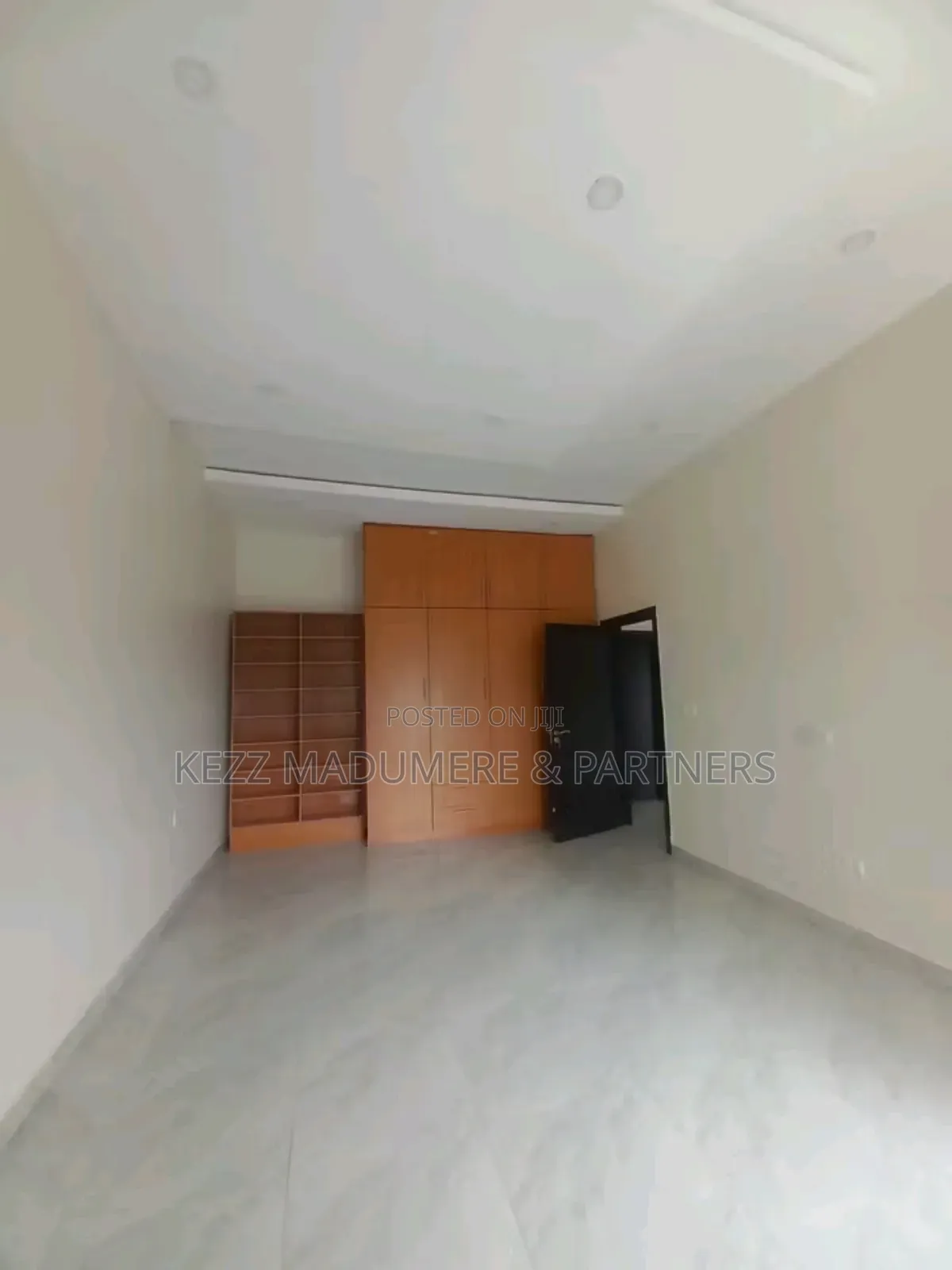 4bdrm Duplex in Off Dr Peter Odili, Port-Harcourt for sale