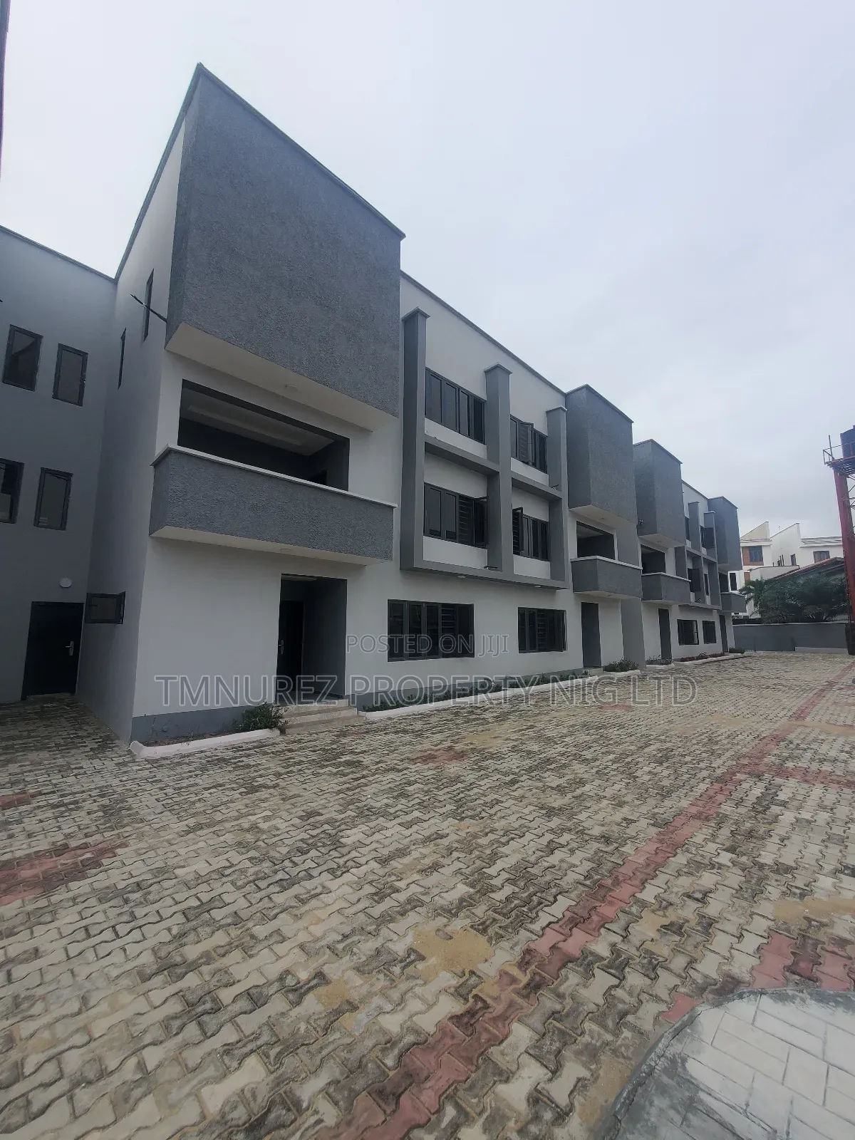 4bdrm Duplex in Ologolo Lekki for sale