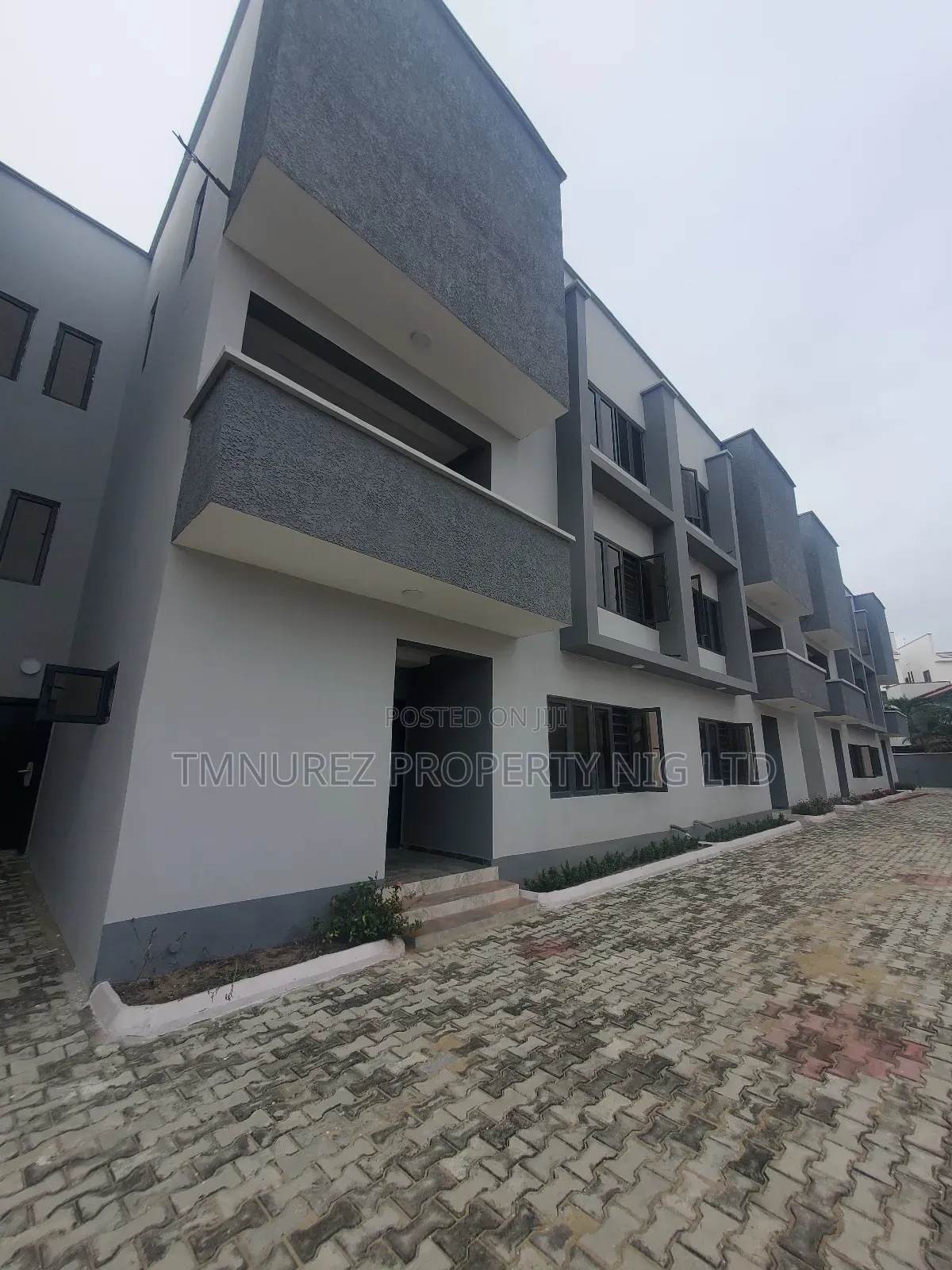 4bdrm Duplex in Ologolo Lekki for sale