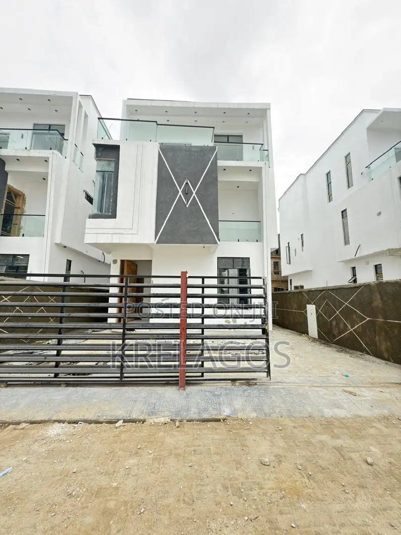5bdrm Duplex in Chevron for sale